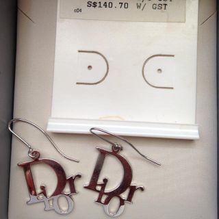 ディオール(Dior)のDior ♡ディオール  ロゴピアス♡(ピアス)