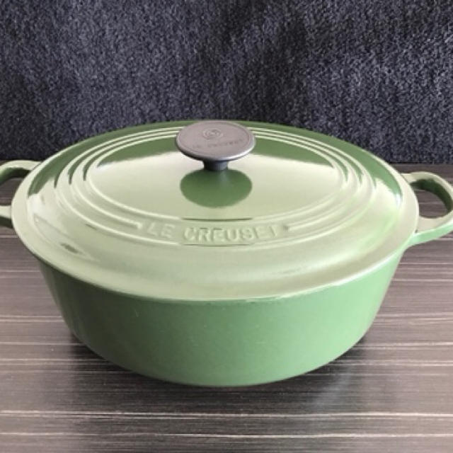 LE CREUSET(ルクルーゼ)のLE CREUSET 【ル　クルーゼ】オーバル鍋　グリーン インテリア/住まい/日用品のキッチン/食器(鍋/フライパン)の商品写真