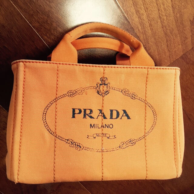 PRADA カナパ オレンジ