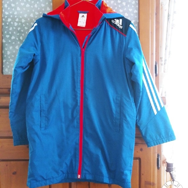 adidas(アディダス)のadidas ベンチコート140cm キッズ/ベビー/マタニティのキッズ服男の子用(90cm~)(ジャケット/上着)の商品写真