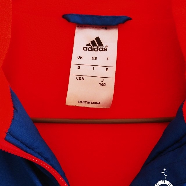 adidas(アディダス)のadidas ベンチコート140cm キッズ/ベビー/マタニティのキッズ服男の子用(90cm~)(ジャケット/上着)の商品写真