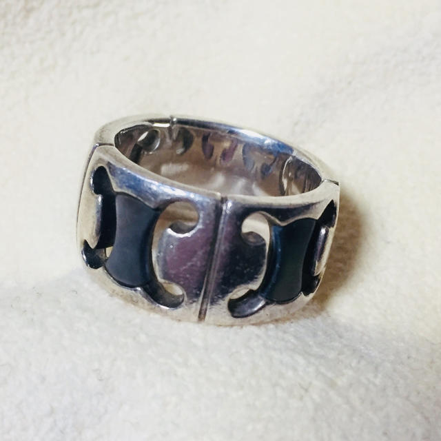 celine(セリーヌ)のceline シェル付き ロゴ型抜きリング レディースのアクセサリー(リング(指輪))の商品写真