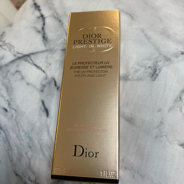 Dior(ディオール)のDior プレステージ　ホワイト　ル　プロテクター　ルミエール　UV コスメ/美容のベースメイク/化粧品(化粧下地)の商品写真