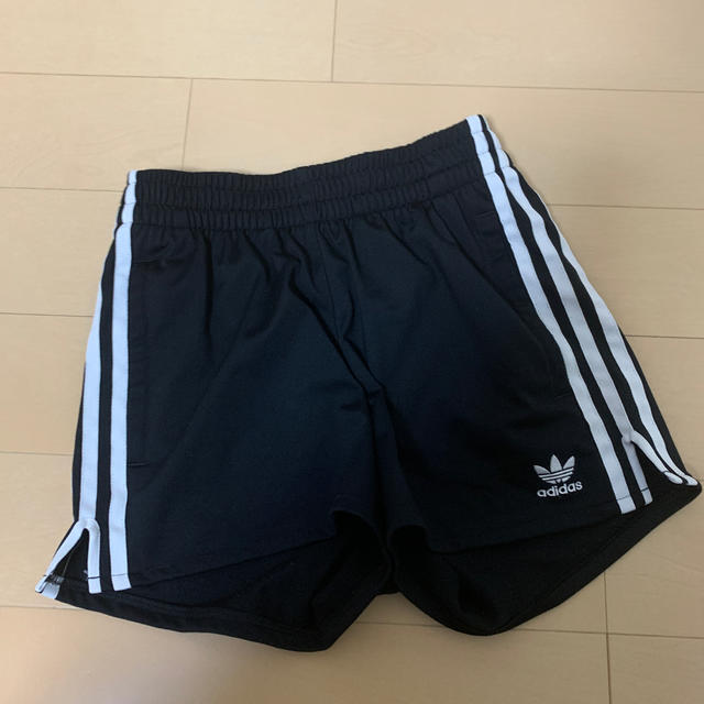 adidas(アディダス)のadidas ショートパンツ レディースのパンツ(ショートパンツ)の商品写真