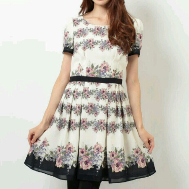 LAISSE PASSE(レッセパッセ)の新品タグ付き♡レッセパッセ♡ワンピース レディースのワンピース(ひざ丈ワンピース)の商品写真