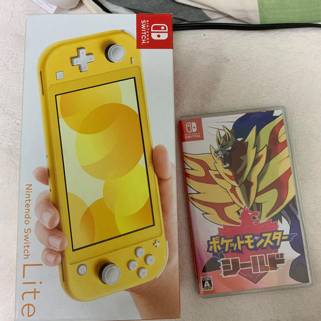 Nintendo Switch Lite イエロー　ポケモンシールドセット