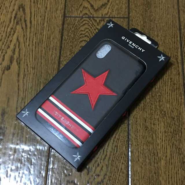 GIVENCHY(ジバンシィ)のGIVENCHY ジバンシー iPhoneXS MAX スマホケース 赤星大 スマホ/家電/カメラのスマホアクセサリー(iPhoneケース)の商品写真