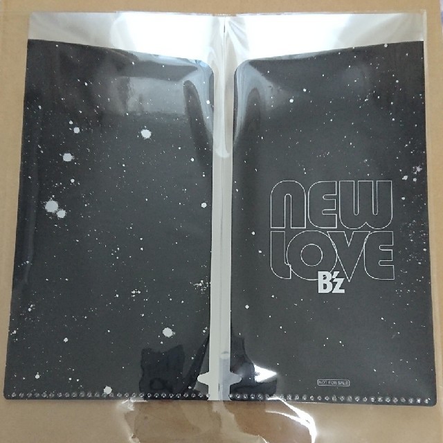 B'z NEW LOVE チケット ホルダー エンタメ/ホビーのタレントグッズ(ミュージシャン)の商品写真