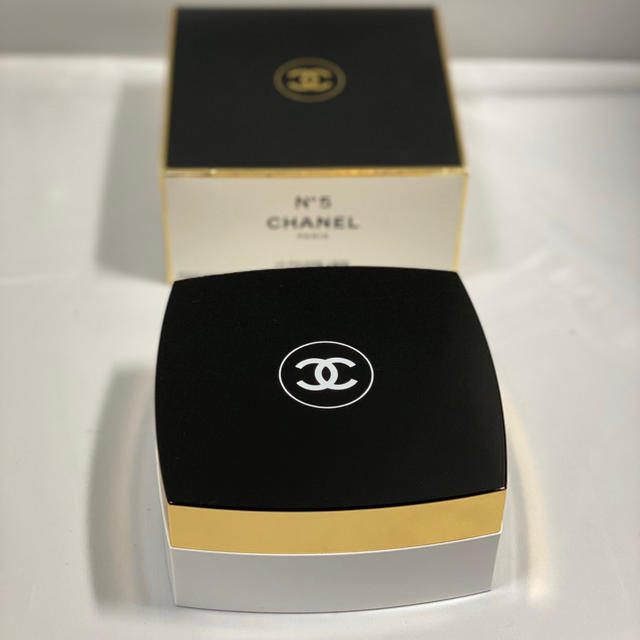 CHANEL(シャネル)のCHANELシャネル　N°5 ボディパウダー コスメ/美容のボディケア(その他)の商品写真