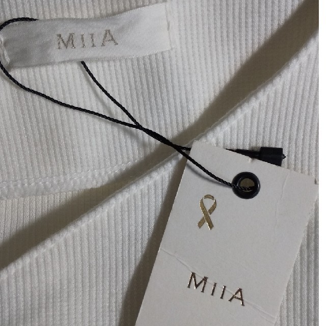 MIIA(ミーア)のMIIA 新品カットソー  トップス レディースのトップス(カットソー(長袖/七分))の商品写真