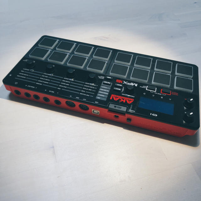 AKAI MPX16 MIDIコントローラー AKAI MPX16 MIDIコントローラー