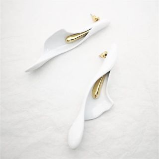 ドゥーズィエムクラス(DEUXIEME CLASSE)のwhite enamel lily stud pierce ◯S925(ピアス)