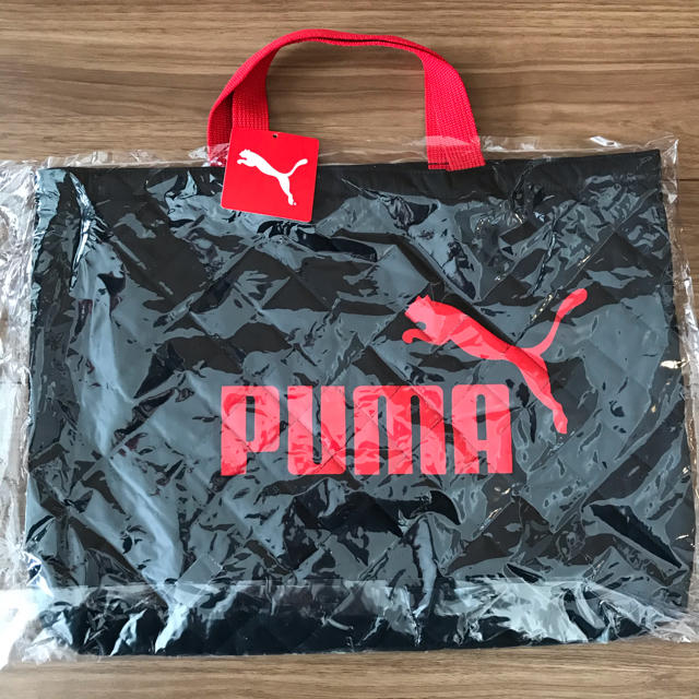 PUMA(プーマ)のプーマ レッスンバッグ シューズケース セット (黒/赤) 新品 未開封 キッズ/ベビー/マタニティのこども用バッグ(レッスンバッグ)の商品写真