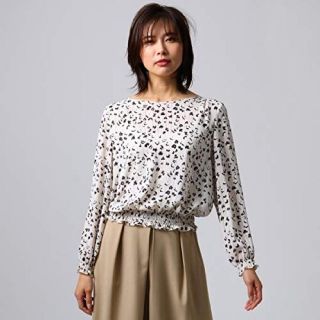 アンタイトル(UNTITLED)の✨洗える・美品・5号✨　【洗える】モダンフルールブラウス(シャツ/ブラウス(長袖/七分))