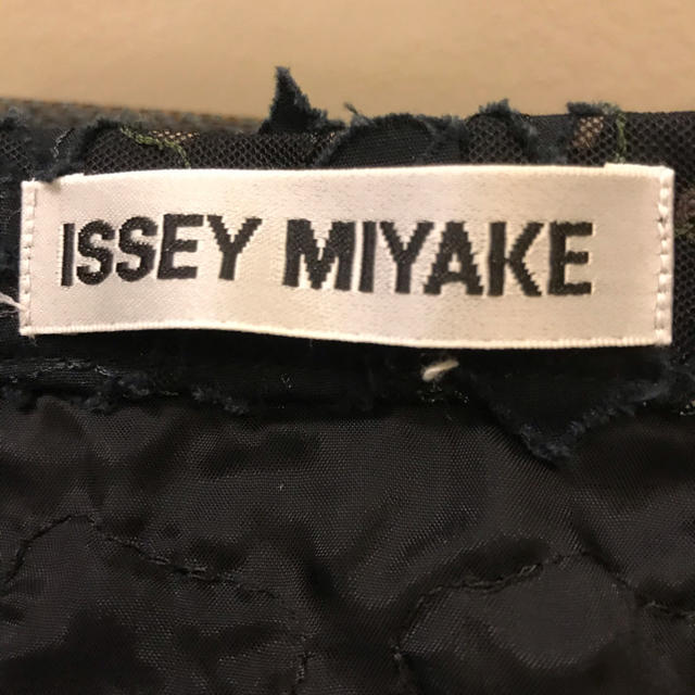 ISSEY MIYAKE(イッセイミヤケ)のイッセイミヤケ スカート　黒レース・スパンコール レディースのスカート(ひざ丈スカート)の商品写真