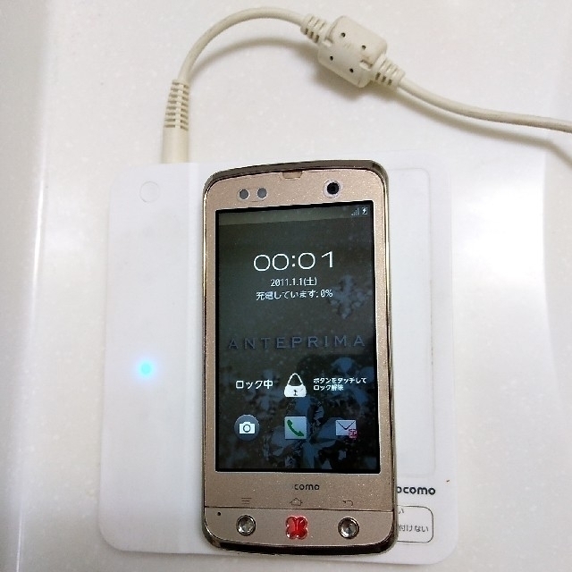 NTTdocomo(エヌティティドコモ)の新価格！【中古ガラケー】富士通 F-09D ゴールド スマホ/家電/カメラのスマートフォン/携帯電話(携帯電話本体)の商品写真