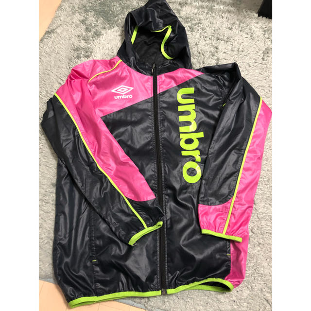 UMBRO(アンブロ)のumbro ウインドブレーカー　ジャージ　シャカシャカ　黒　ピンク　上下セット スポーツ/アウトドアの野球(ウェア)の商品写真