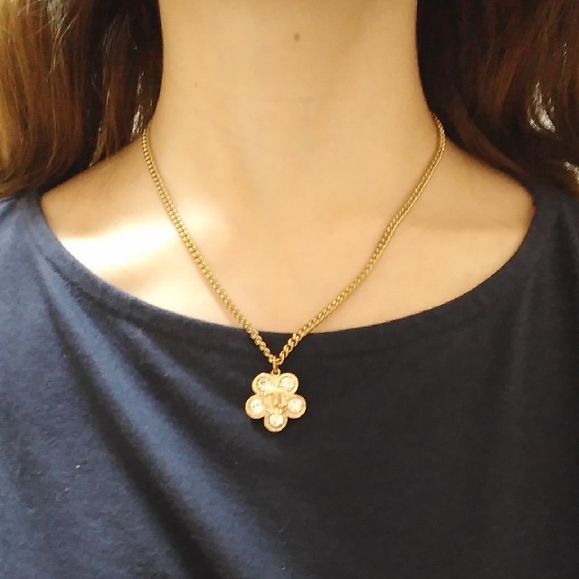 シャネル フラワーネックレス&ピアス セット