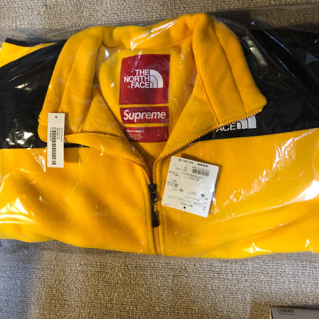 Supreme(シュプリーム)のSUPREME THE NORTH FACE fleece GOLD メンズのジャケット/アウター(ブルゾン)の商品写真