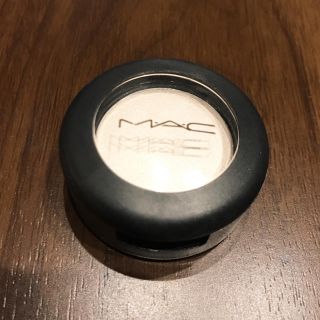 マック(MAC)の【未使用】MAC☆アイシャドウ ホワイト♪(アイシャドウ)