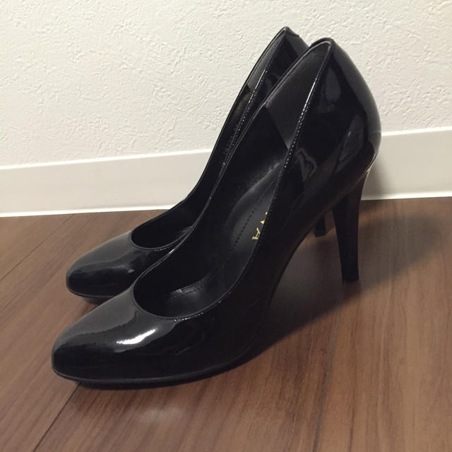 DIANA(ダイアナ)のほぼ新品・パンプス黒パテント 25cm レディースの靴/シューズ(ハイヒール/パンプス)の商品写真