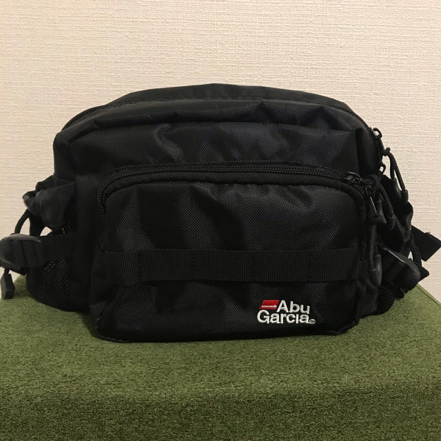 DAIWA(ダイワ)のアブガルシア　ヒップバッグ　ブラック　　純正　国内購入品 スポーツ/アウトドアのフィッシング(その他)の商品写真