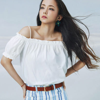 エイチアンドエム(H&M)のZARA H&M 安室奈美恵さんコラボオフショルT❤️レア❤️(カットソー(半袖/袖なし))