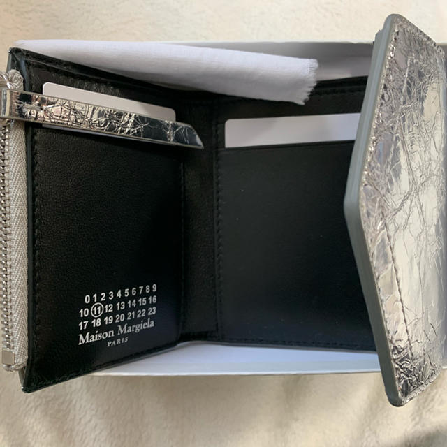 最終値下げ 新品未使用MM6メゾンマルジェラ シルバー レザー 財布 世界の 財布