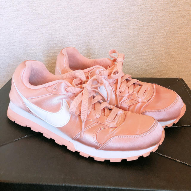 NIKE - ナイキ NIKE MDランナー サテン ピンク 24cm スニーカー の通販