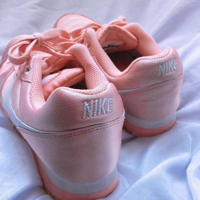 NIKE - ナイキ NIKE MDランナー サテン ピンク 24cm スニーカー の通販
