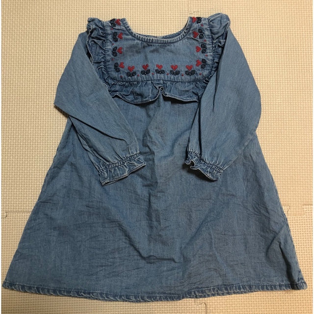 Bonpoint(ボンポワン)の【美品】BONTON☆刺繍デニムワンピース18m キッズ/ベビー/マタニティのベビー服(~85cm)(ワンピース)の商品写真