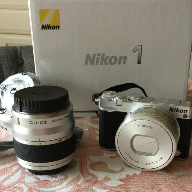 Nikon 1 J5 ダブルレンズキットミラーレス一眼