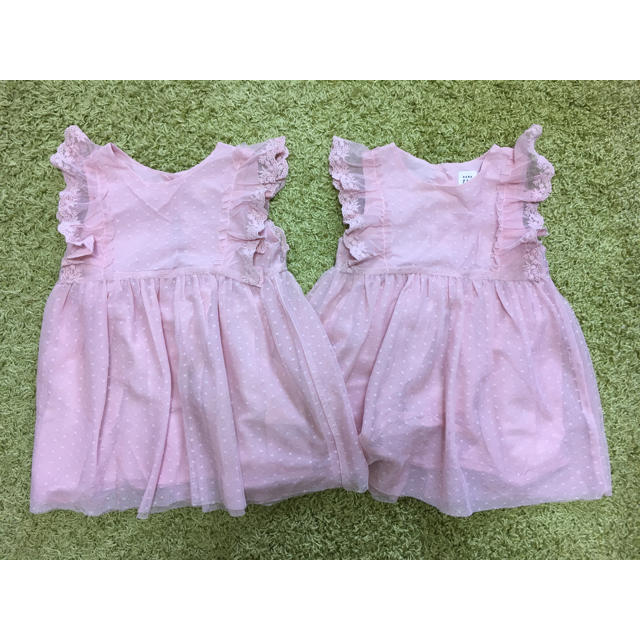 babyGAP(ベビーギャップ)の美品babyGAPレースワンピース ピンク90双子用 キッズ/ベビー/マタニティのキッズ服女の子用(90cm~)(ワンピース)の商品写真