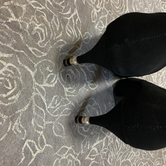 イチゴほっぺ様専用　パール　パンプス レディースの靴/シューズ(ハイヒール/パンプス)の商品写真
