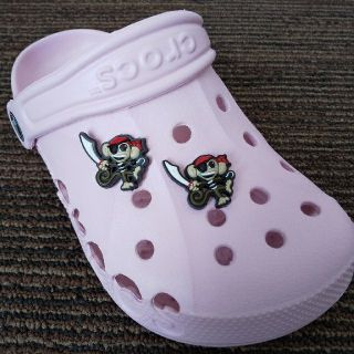 クロックス(crocs)のパイレーツ　2個アソート　クロックス用チャーム(その他)