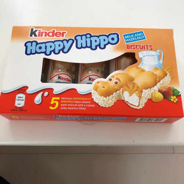 kinder ハッピーヒッポ ミルク&ヘーゼルナッツ味 食品/飲料/酒の食品(菓子/デザート)の商品写真