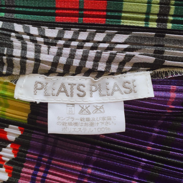 PLEATS PLEASE ISSEY MIYAKE(プリーツプリーズイッセイミヤケ)のPLEATS PLEASE プリーツプリーズ　パッチワーク柄　トップス レディースのトップス(カットソー(半袖/袖なし))の商品写真