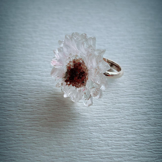 flower ring パールホワイト ハンドメイドのアクセサリー(リング)の商品写真