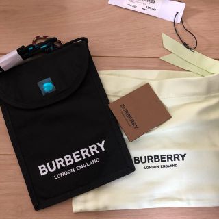 バーバリー(BURBERRY)のバーバリー　ボディーバッグ　フォンケース(ボディーバッグ)