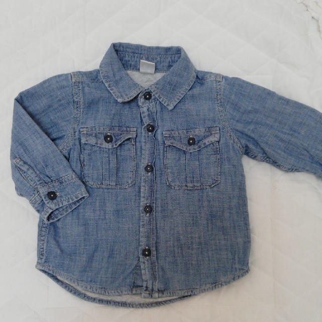 babyGAP(ベビーギャップ)のbabyGAP デニムシャツ キッズ/ベビー/マタニティのベビー服(~85cm)(シャツ/カットソー)の商品写真