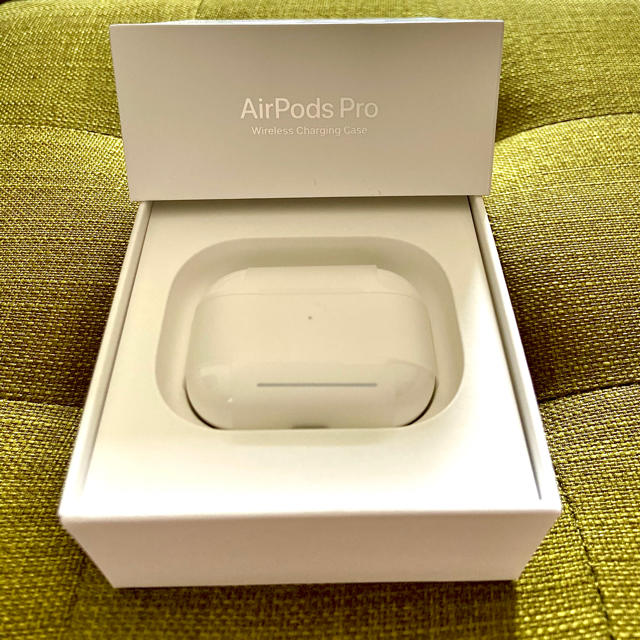 Apple(アップル)のAirPods Pro スマホ/家電/カメラのオーディオ機器(ヘッドフォン/イヤフォン)の商品写真