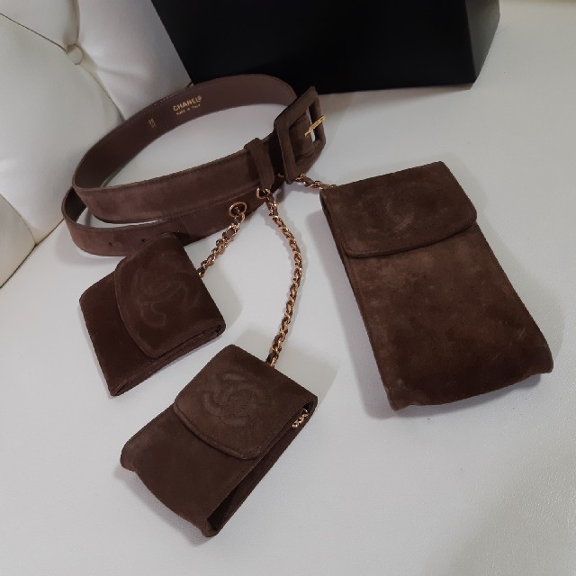 CHANEL(シャネル)のK様ご専用★CHANEL★ポーチ3個付きベルト茶 メンズのバッグ(ウエストポーチ)の商品写真