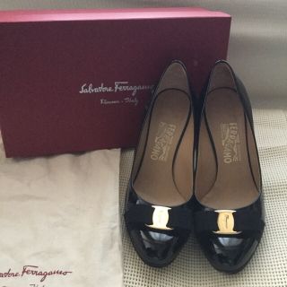 サルヴァトーレフェラガモ(Salvatore Ferragamo)の★美品★フェラガモパンプス　サイズ8 1/2C(ハイヒール/パンプス)