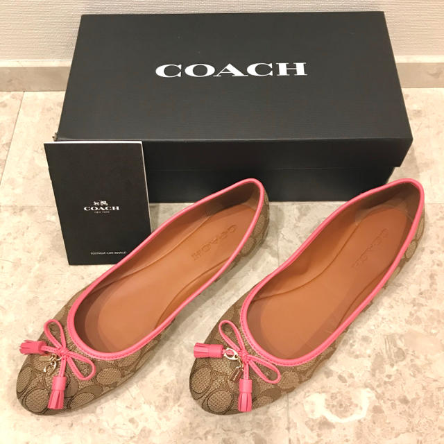 話題の行列 COACH - ピンク シューズ バレエ シグニチャー柄 希少サイズ❣️コーチcoach バレエシューズ 話題の行列 COACH - ピンク シューズ バレエ シグニチャー柄 希少サイズ❣️コーチcoach バレエシューズ