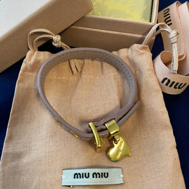 miumiu(ミュウミュウ)の引越し処分6月20日消去！miumiuブレスレット 箱.リボン.巾着付き レディースのアクセサリー(ブレスレット/バングル)の商品写真