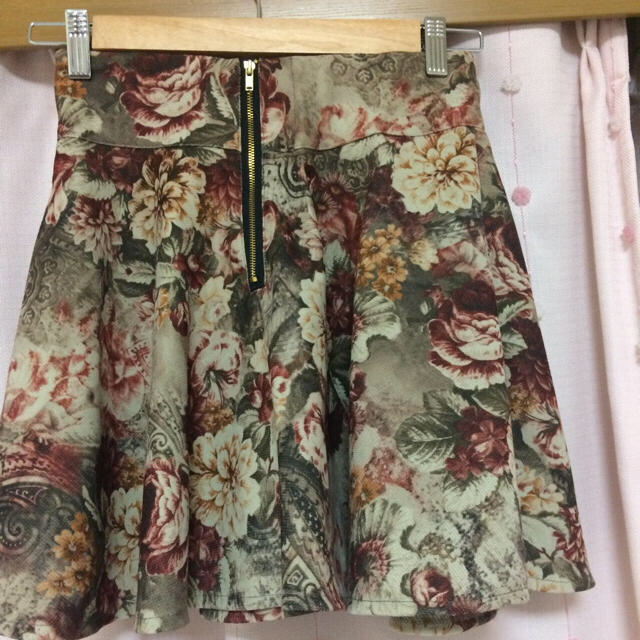 ROJITA(ロジータ)のROJITA 花柄スカート レディースのスカート(ミニスカート)の商品写真