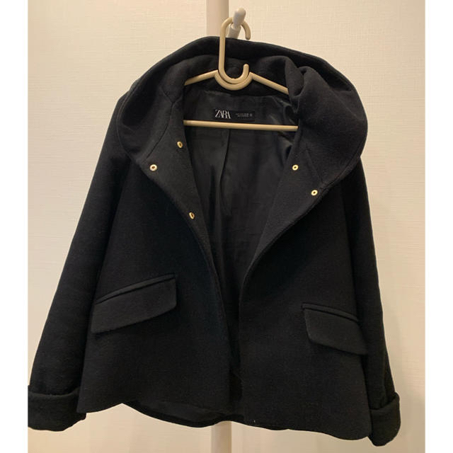 ZARA(ザラ)のザラ　超美品　ショートコートフード付き　　　　ブラック　Sサイズ レディースのジャケット/アウター(その他)の商品写真