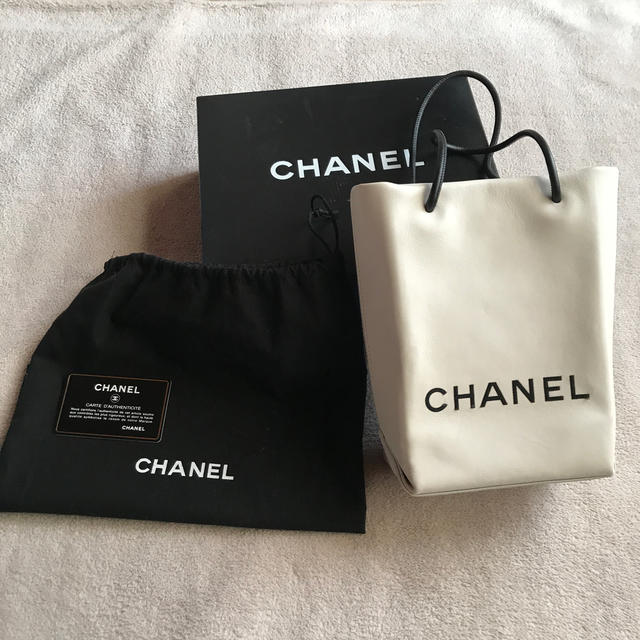 CHANEL - CHANEL トートバッグ ホワイトの通販 by ラク's shop