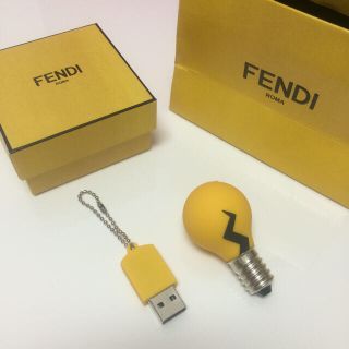 フェンディ(FENDI)のFENDIフェンディ★電球チャームUSB(PC周辺機器)