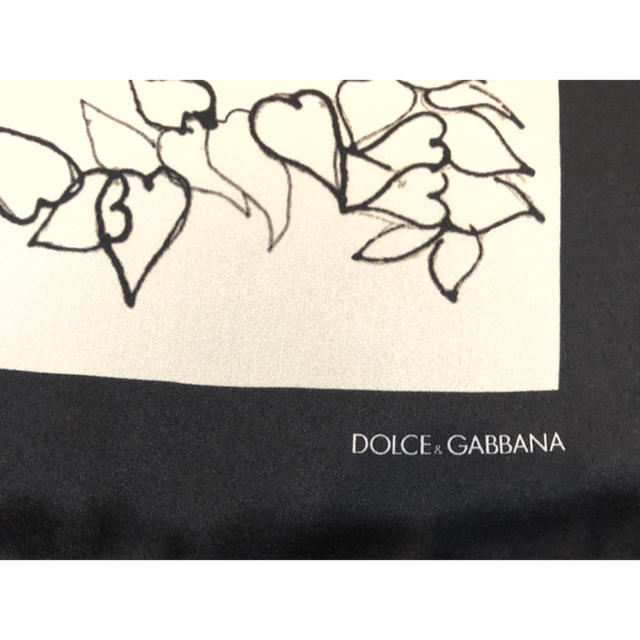 DOLCE&GABBANA(ドルチェアンドガッバーナ)の期間限定出品　正規品　新品未使用　ドルチェ&ガッバーナ　スカーフ レディースのファッション小物(バンダナ/スカーフ)の商品写真